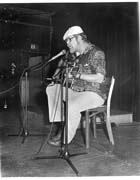 Dave Van Ronk on Alvin's stage (pic by Tony Bitonti)