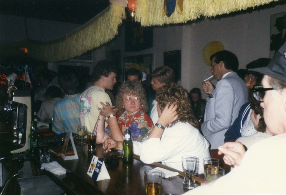 BarScene 1 06-89